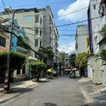 Khuôn đất đẹp, đường xe tải D5, gần trường Ngoại Thương, DT 8x21.5m - 171m2