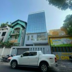 Toà nhà văn phòng mới, vị trí đẹp MT khu Phan Xích Long, DT 8x18m, cho thuê 140tr/th