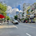 Vị trí đẹp, MTKD ngay Nguyễn Gia Trí sầm uất, DT 4.4x20m, nhà 4 tầng kiên cố