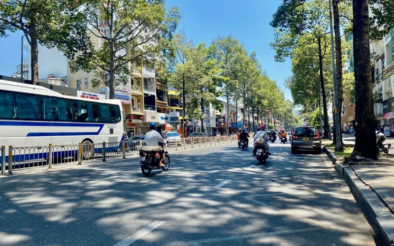 DT 10x24m, MT ngay Trần Hưng Đạo, gần Bến Thành, HĐT 10.000$/th