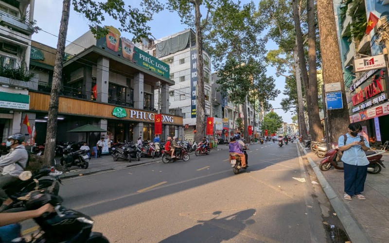 300tr/th, chỉ 75 tỷ, Góc 2 Mặt Tiền Trần Quang Khải, vị trí Vip, Hàng Kín