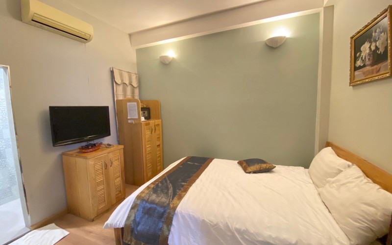 Bán Khách Sạn Bùi Viện, ngay khu Vip, chỉ 25 tỷ, đang cho thuê