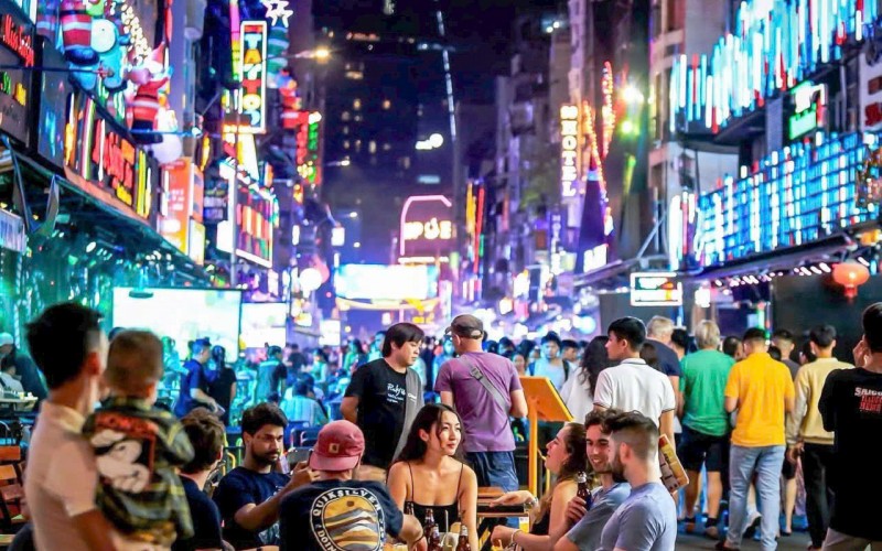 Bán nhà Mặt Tiền Bùi Viện, 50 tỷ giảm còn 45 tỷ, HĐT 135 triệu. Quá Ngon