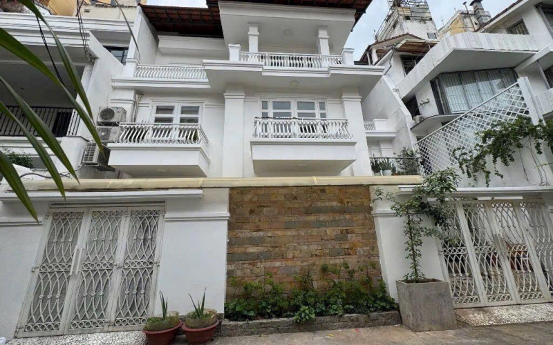 Biệt thự VIP Nguyễn Văn Thủ, 3 Tầng mới, DT 180m2, ngang 12.4m