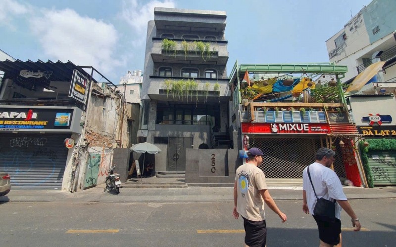 Bán gấp nhà căn góc 5 tầng mặt tiền Bùi Viện, Phường Phạm Ngũ Lão, Quận 1 | Giá tốt đầu tư, có sẵn HĐ thuê 1.8 tỷ/năm