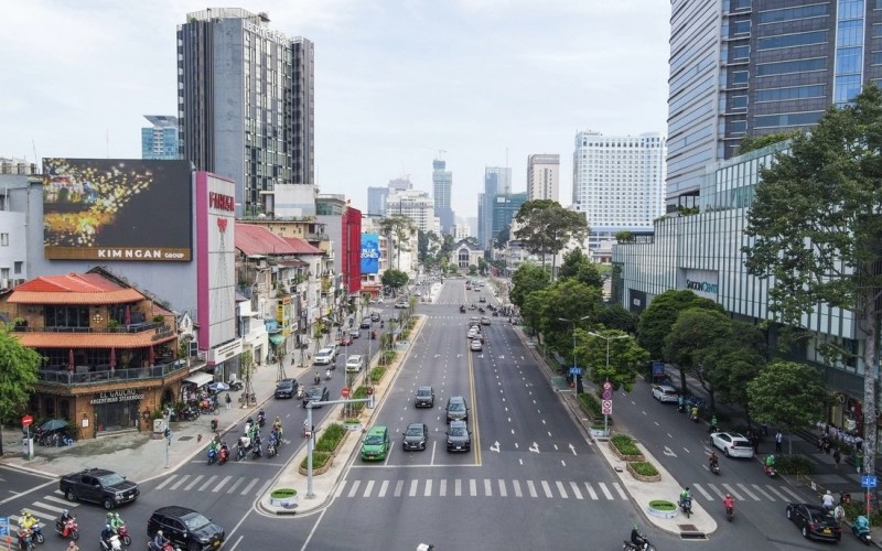 Đối diện Takashimaya, MT Lê Lợi, DT 8x26m