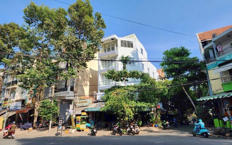 DT 10x20m, Góc 2 MT Nguyễn Gia Trí, vị trí góc đẹp, khan hiếm, về giá tốt
