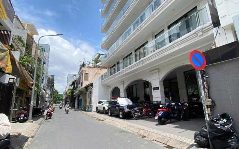 Góc 2 Mặt Tiền, 6x19m, 5 tầng, chỉ 3x Tỷ, Mặt Tiền Quận 1, Khan Hiếm