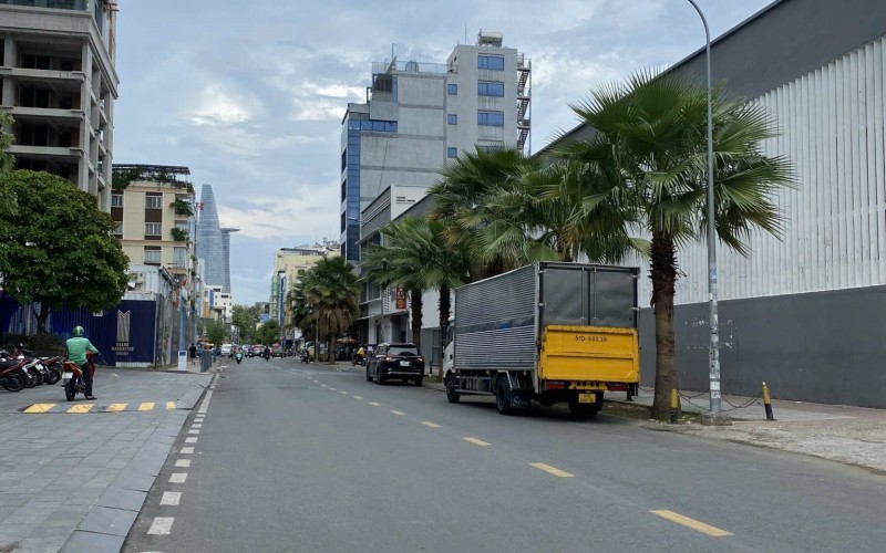 Góc 2 MT Cô Giang, ngay Grand Manhattan, DT 6x15m, ngang lớn