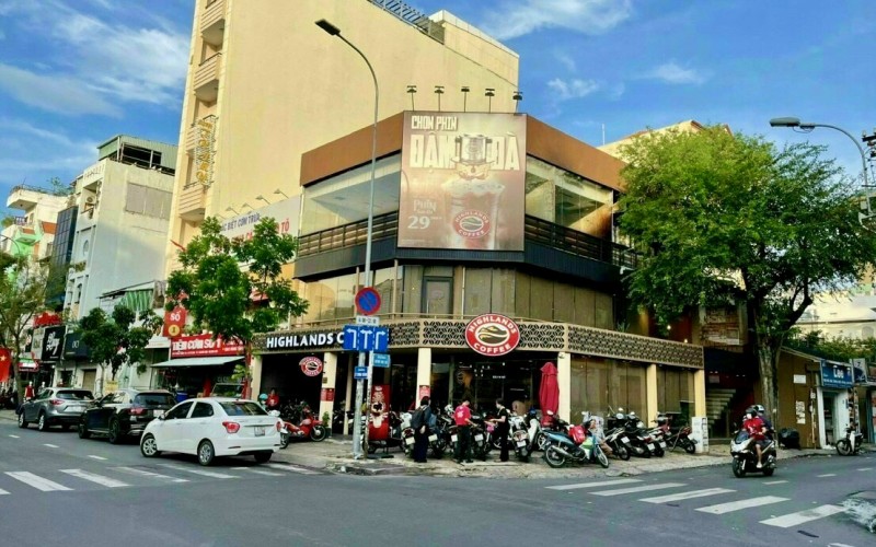 Góc 2 MT Lý Chính Thắng, Q.3, DT 12.65x17m - 199.2m2, HĐ thuê 170tr/th