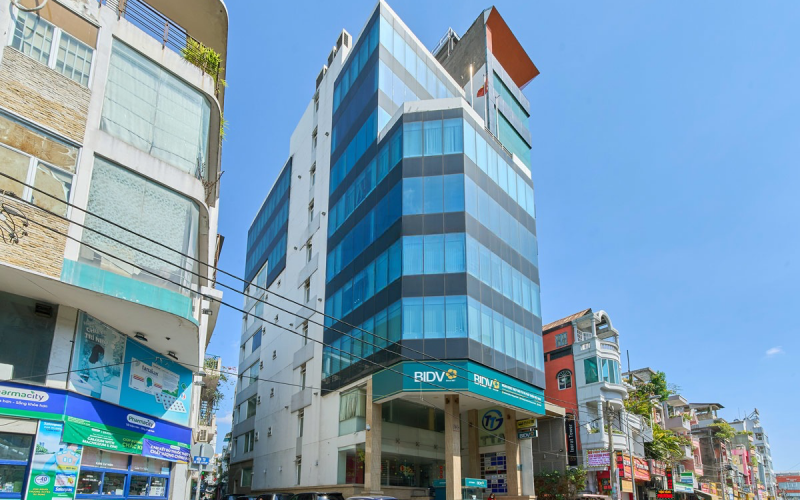 Góc 2 MT Nguyễn Hữu Cầu, vị trí đẹp, khu kinh doanh vàng sầm uất, DT 6.8x18m