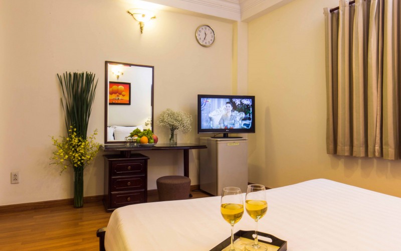 Khách sạn ngay chợ Bến Thành, 10 tầng, 26 phòng, 99 tỷ, vị trí Vip