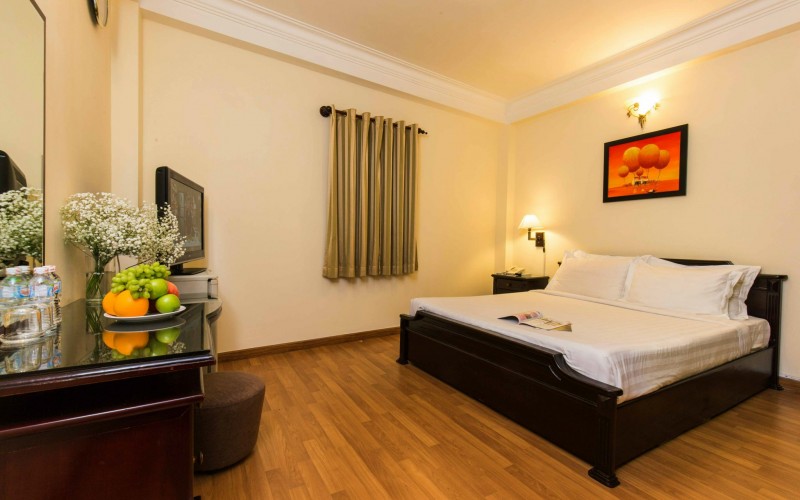 Khách sạn ngay chợ Bến Thành, 10 tầng, 26 phòng, 99 tỷ, vị trí Vip