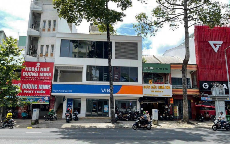 Khuôn đất đẹp, DT 12x20m, MT Trần Hưng Đạo, Q.5, đang cho ngân hàng thuê