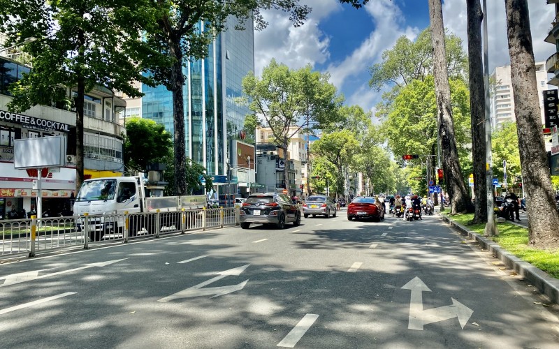 Khuôn đất đẹp, DT 6x27m, MT Trần Hưng Đạo, Q.1, gần chợ Bến Thành, HĐ thuê 250tr/th