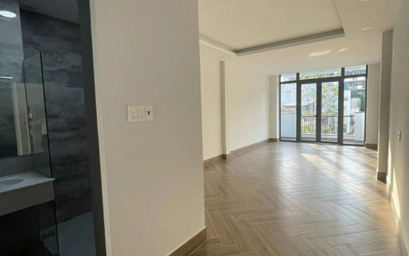 Mặt tiền ngay Tứ Giác Bến Thành, 4x18m. 5 tầng. chỉ 49.5 tỷ, Ngon