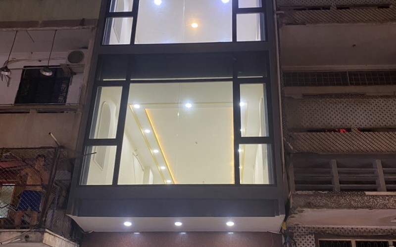 Mặt tiền Quận 1, 4.3x20.5m, 4 tấm, chỉ 42 tỷ, giá quá tốt