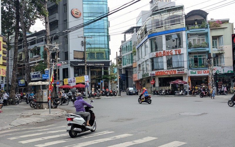 Mặt tiền Vị trí đẹp Nguyễn Hữu Cầu, 4x17m, 4 tấm, 35 tỷ, kinh doanh tốt