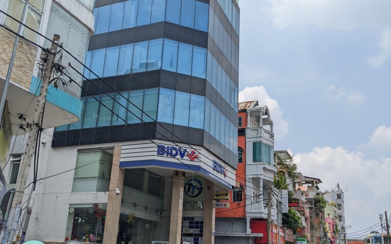 Mặt tiền Vị trí đẹp Nguyễn Hữu Cầu, 4x17m, 4 tấm, 35 tỷ, kinh doanh tốt