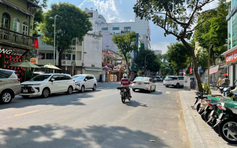 Mặt Tiền Yersin ngay Bến Thành, 4.1x19m. Chỉ 36 tỷ. Giá quá tốt để sở hữu.