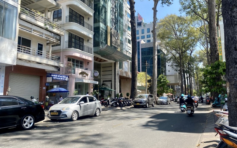 MT Bùi Thị Xuân, Q.1, khu khách sạn sang trọng, DT 4x20m, cần bán giá giảm mạnh