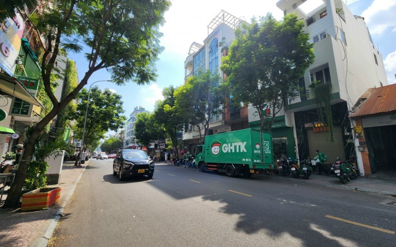 MT Calmette, Q.1, liền kề chợ Bến Thành, DT 4x18m, nhà 5 tầng