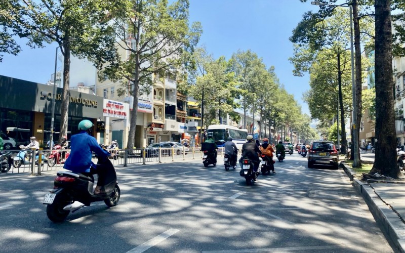 MT Trần Hưng Đạo, Q.1, gần chợ Bến Thành, nhà 6 Tầng - Thang Máy,  HĐT 100tr/th