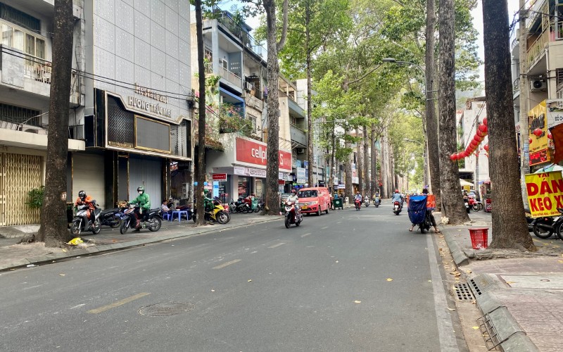 MT Trần Quang Khải nối dài, Q.1, DT 99.6m2, sẵn HĐ thuê