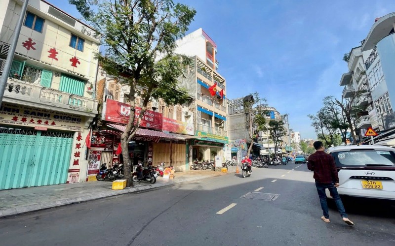 MT Yersin, cách Bến Thành chỉ 800m, DT 4.1x20m, vuông vắn