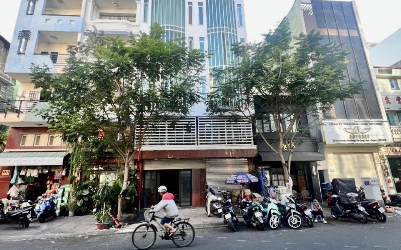 MT Yersin, Q.1, gần chợ Bến Thành, Nhà 5 Tầng, HĐ Thuê 5.500$/tháng