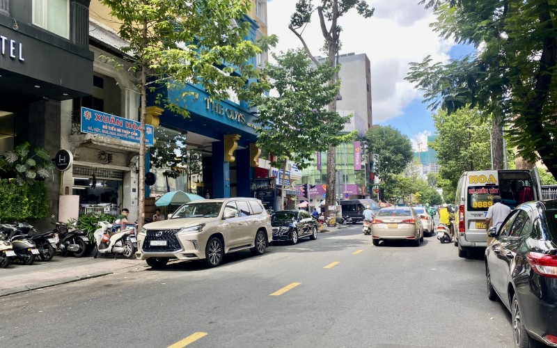 NGAY ONE CENTRAL, QUẢNG TRƯỜNG CHỢ BẾN THÀNH - DT 132.5m2, ngang 7.5m, tiện building, khách sạn,...