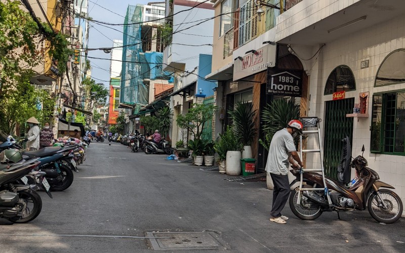Nhà ngay Bến Thành, đường thông, 4.1x20m 4 tấm, cho thuê 2200 Usd/tháng