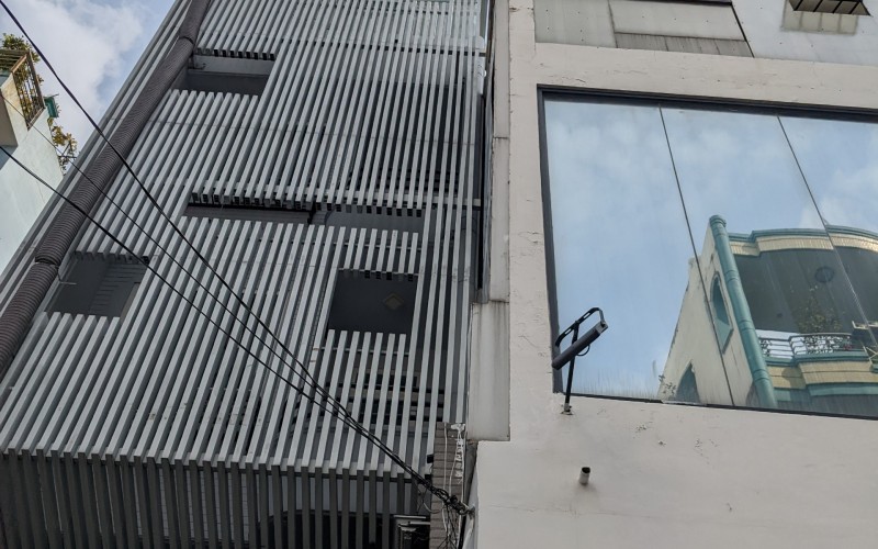 Nhà ngay Bến Thành, đường thông, 4.1x20m 4 tấm, cho thuê 2200 Usd/tháng