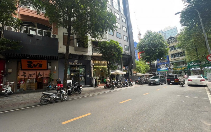 Siêu Phẩm Mặt Tiền Bến Nghé, 6 tầng, Giá Cực Tốt, chỉ 70 tỷ, ngay Lê Thánh Tôn
