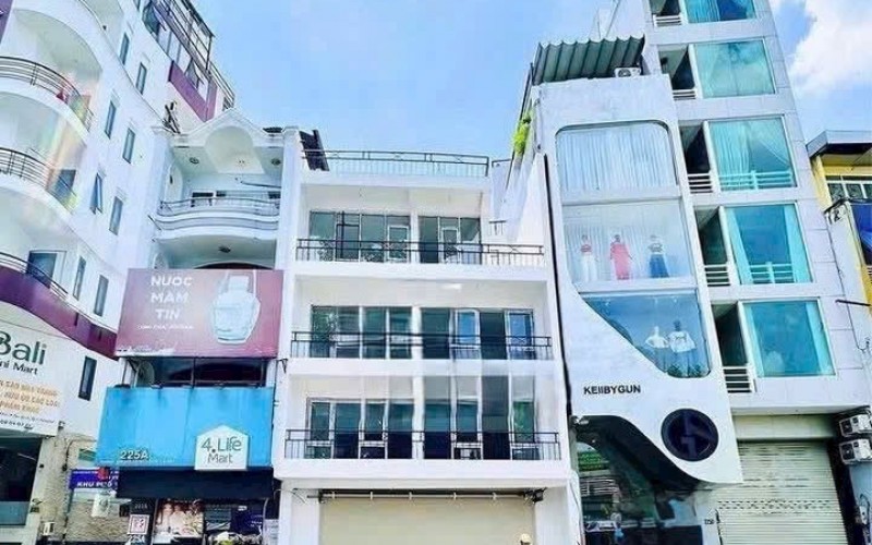 Siêu phẩm MT Trần Quang Khải, nhà 5 tầng mới, ngang 7.6m, HĐT 6.000$/th mới ký