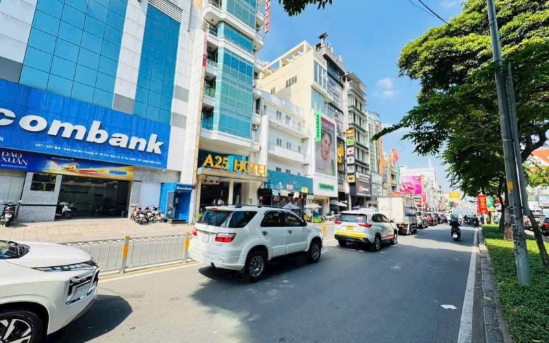 Tòa building Hai Bà Trưng, đối diện công viên Lê Văn Tám, Hầm 8 Tầng - 1668m2 sàn