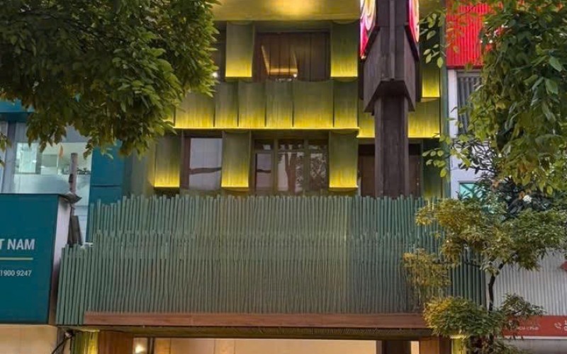 Toà nhà MT ngay Nguyễn Thị Minh Khai, DT 248m2 - 8.15x37m, 6 Tầng mới, HĐT 300tr/th