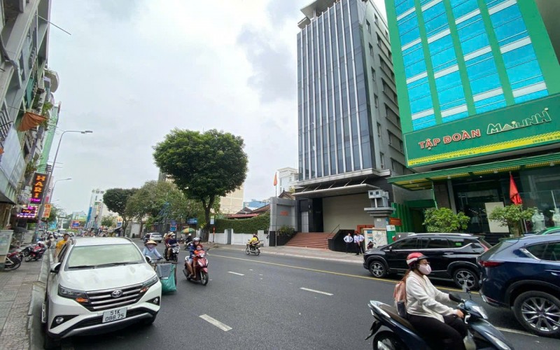 Tòa Nhà Văn Phòng Quận 1, 2 Hầm, 9 Tầng, HĐT: 650 triệu/tháng