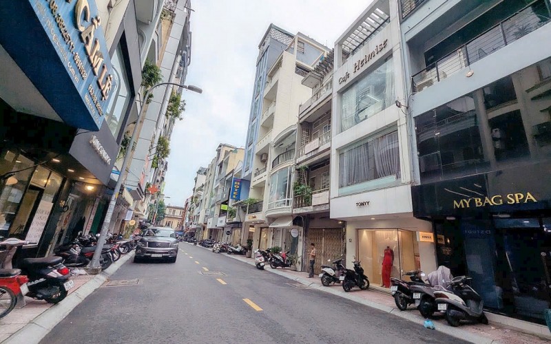 Vị trí đẹp, ngay One Central, MT Đặng Thị Nhu, nhà 4 tầng