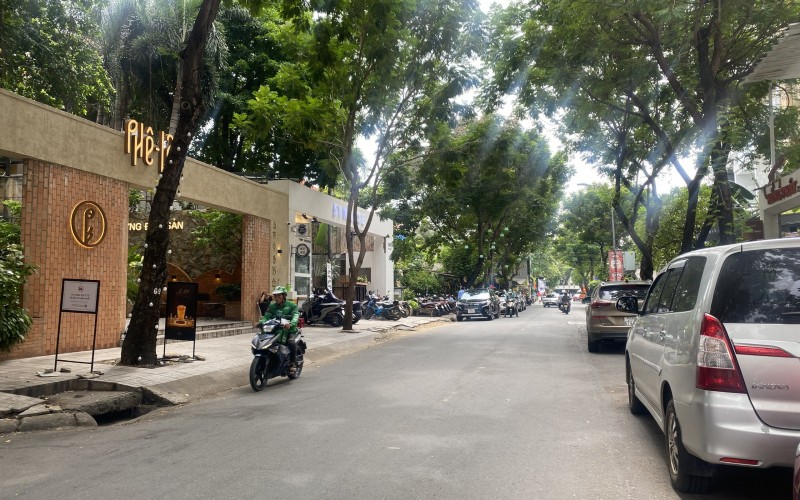 VIP Góc 2 MT Xuân Thủy, Thảo Điền, DT 1403m2 - 22x64m